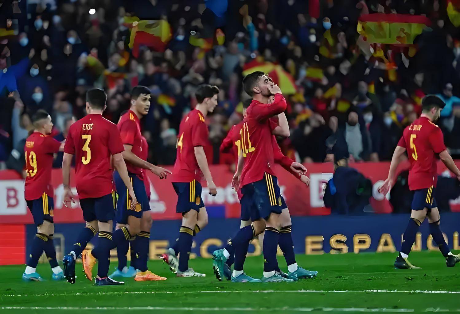 九州体育-阿尔巴尼亚队在欧锦赛资格赛中大获全胜，晋级锦上添花的简单介绍