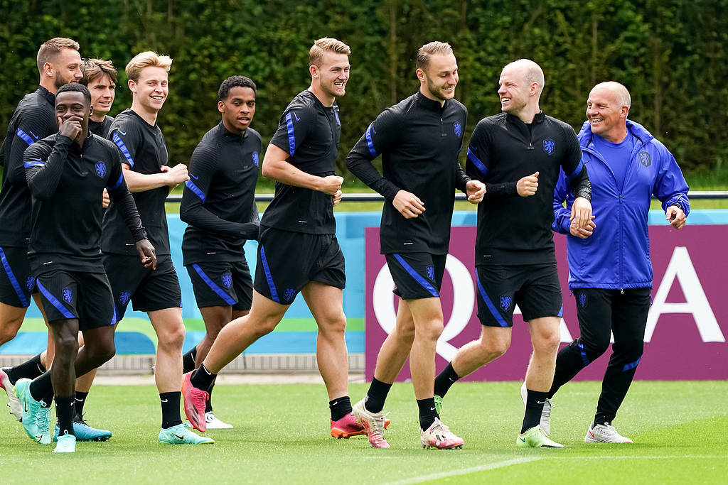 九州娱乐-佛罗伦萨踢平那不勒斯，防守出色的简单介绍